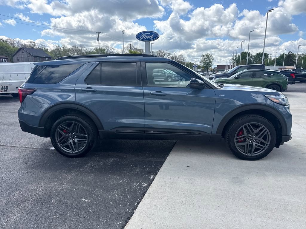 Used 2025 Ford Explorer ST-Line w/ Premium Package AWD/4WD image 9
