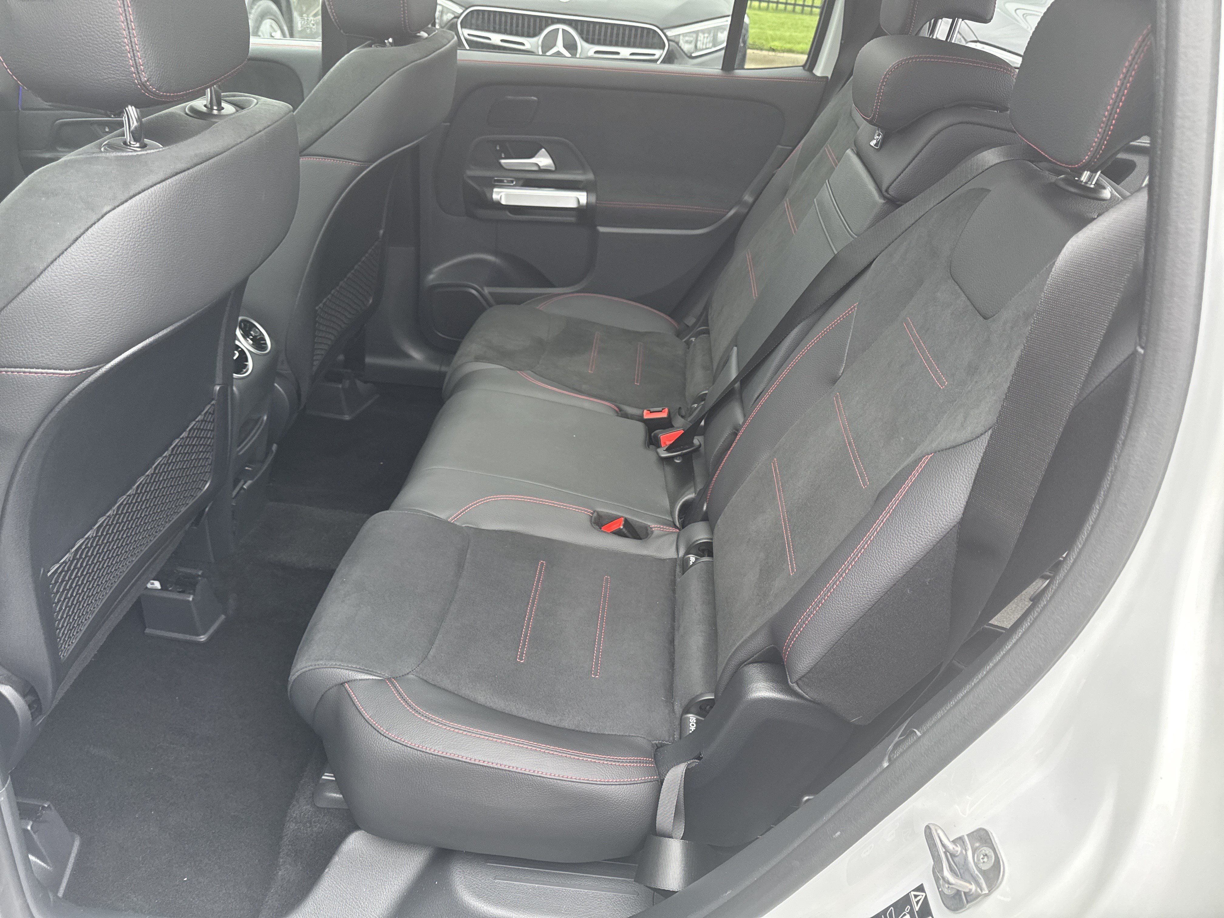 Certified 2025 Mercedes-Benz GLB 250 4MATIC image 32