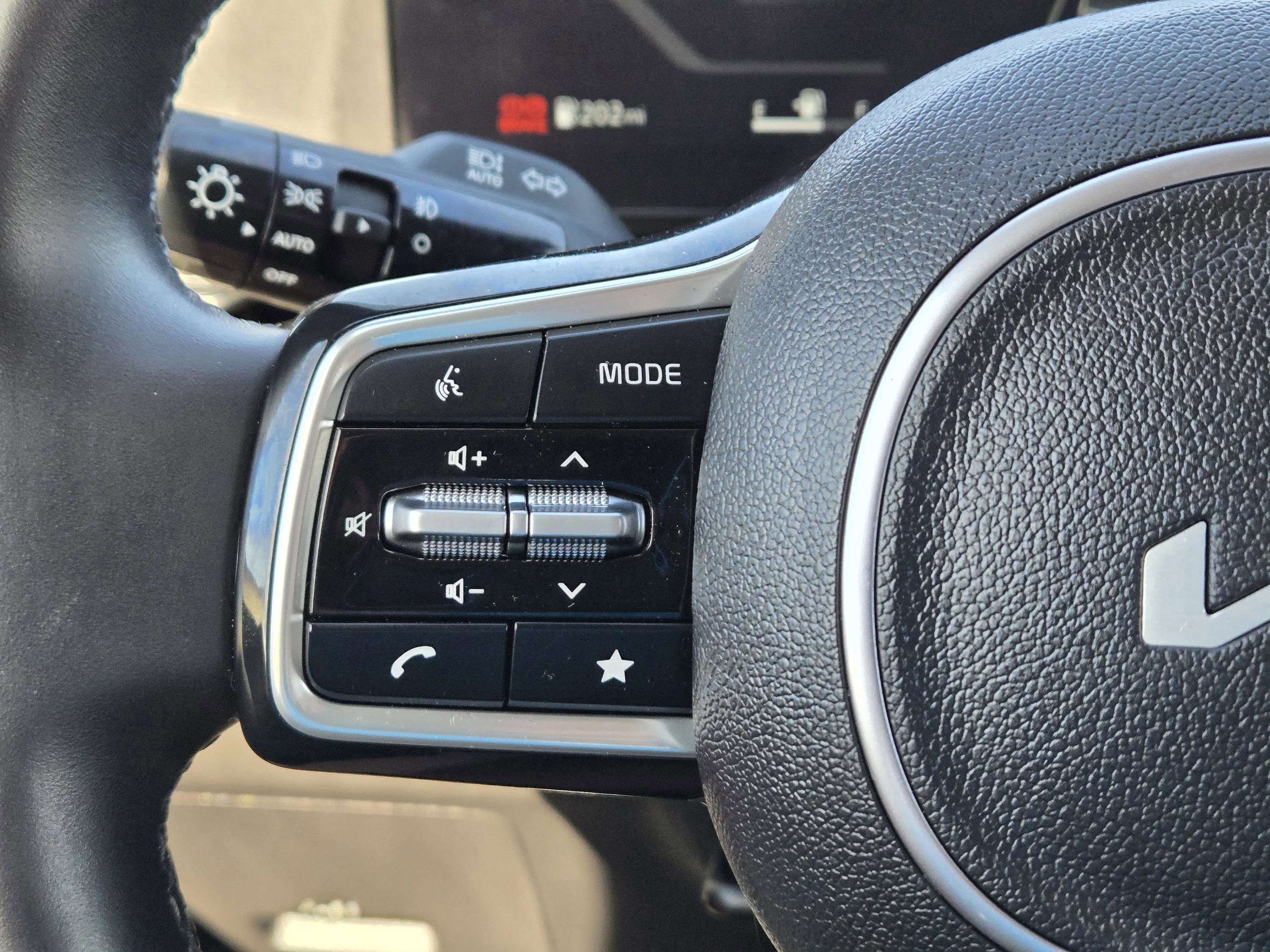 Used 2025 Kia Carnival SX image 23