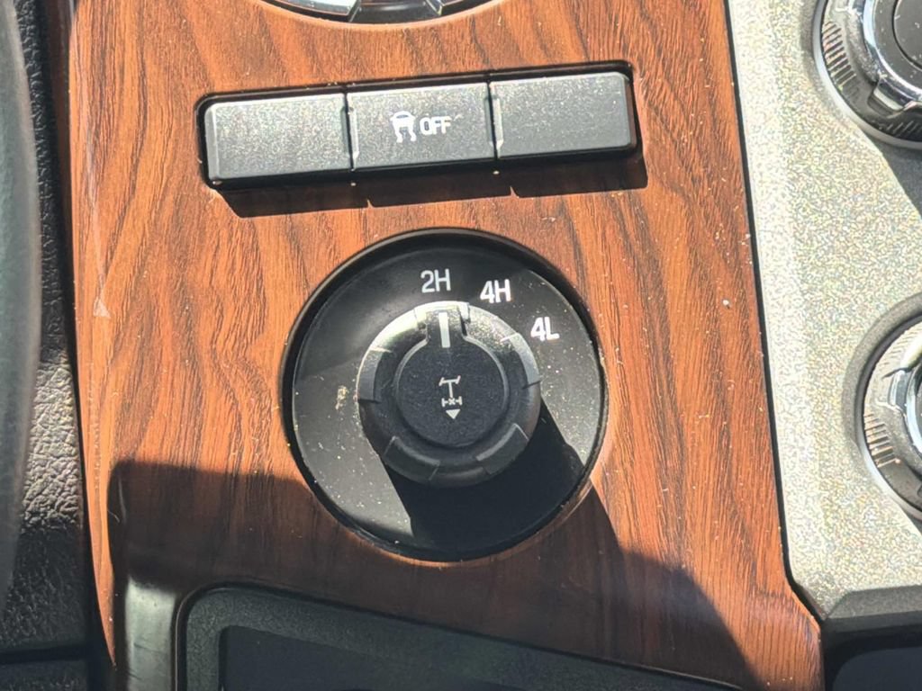 Used 2015 Ford F250 Lariat w/ Lariat Interior Package AWD/4WD image 17