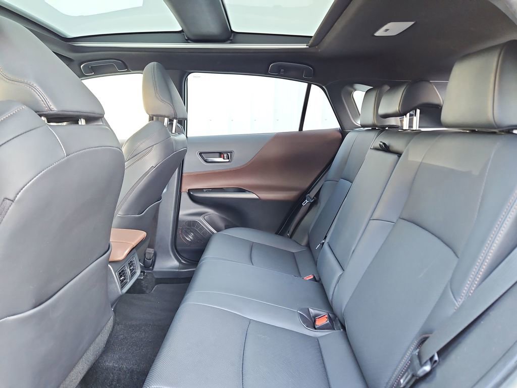 Used 2021 Toyota Venza Limited image 32