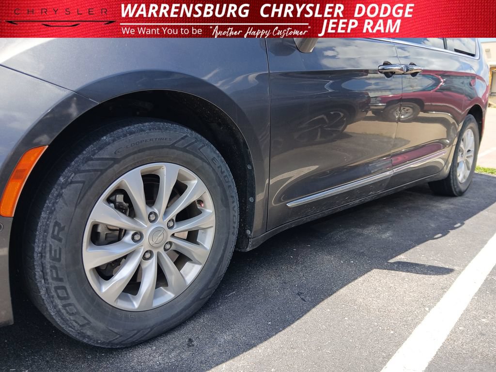 Used 2018 Chrysler Pacifica Touring-L w/ Advanced Safetytec Group FWD image 32