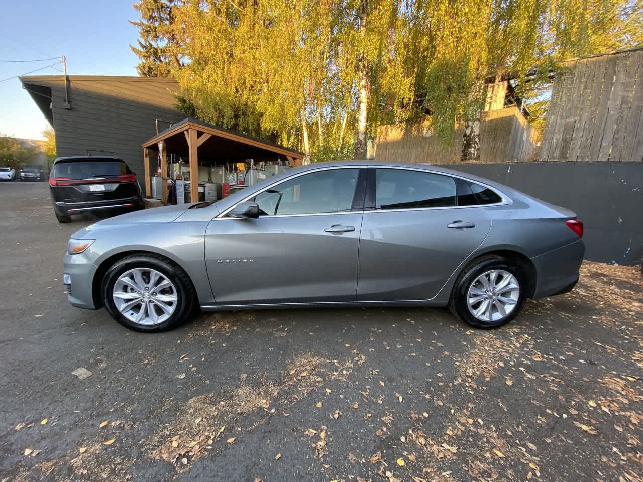 Used 2025 Chevrolet Malibu LT FWD image 3