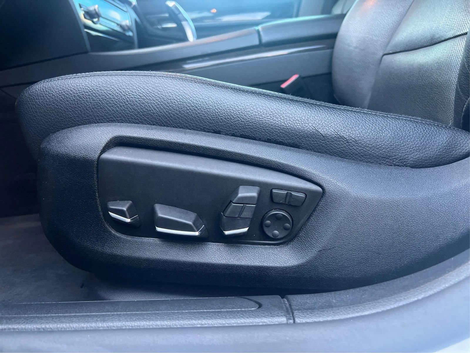 Used 2014 BMW 740Li image 19