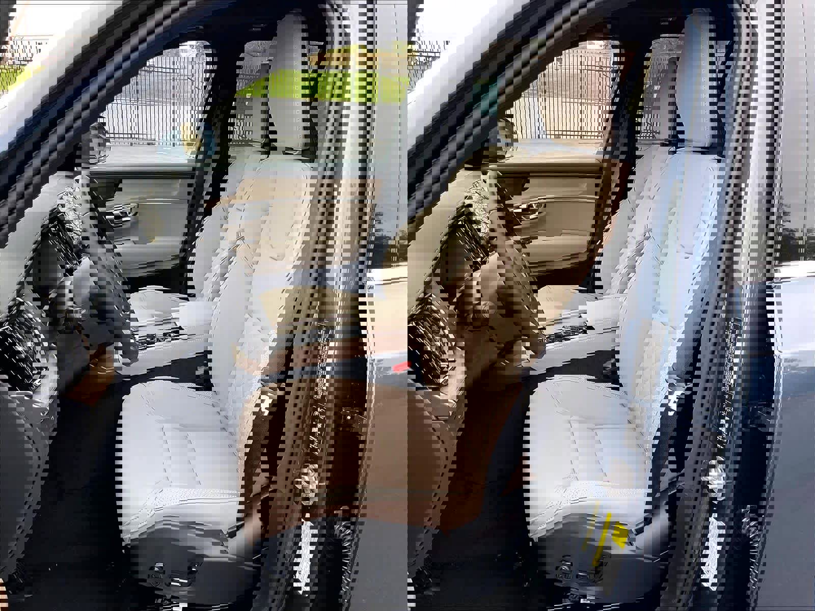 New 2026 Volvo XC90 B6 Plus w/ Protection Package Premier image 11