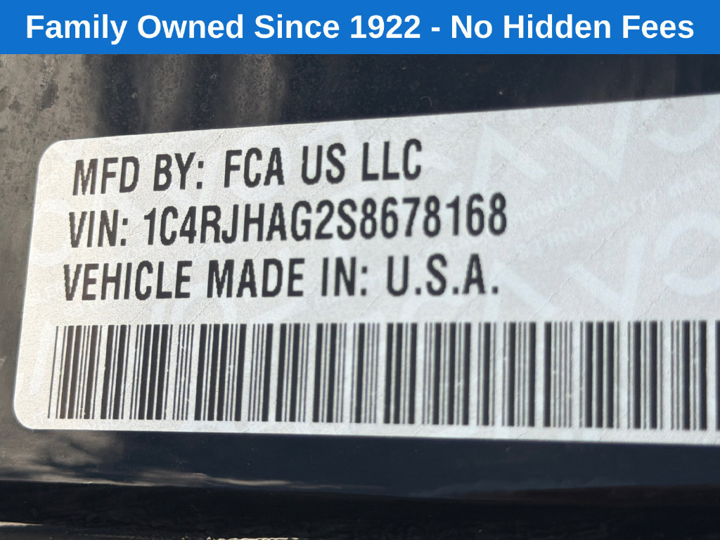Used 2025 Jeep Grand Cherokee Laredo AWD/4WD image 32