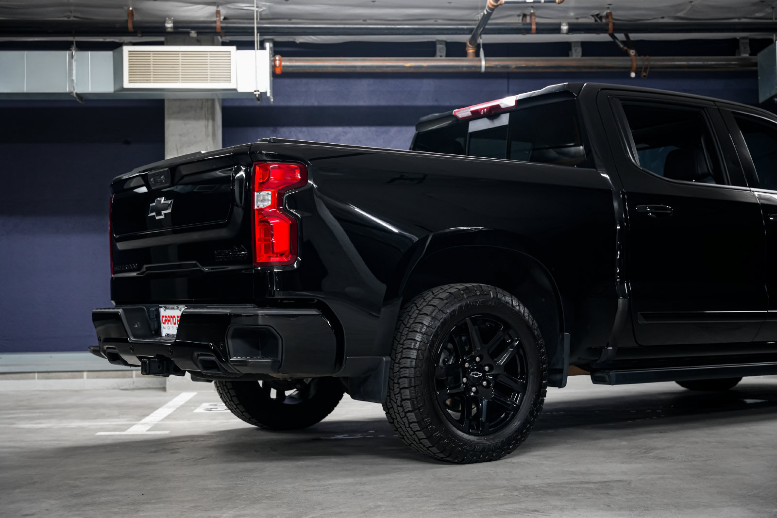Used 2024 Chevrolet Silverado 1500 High Country w/ Midnight Edition AWD/4WD image 43