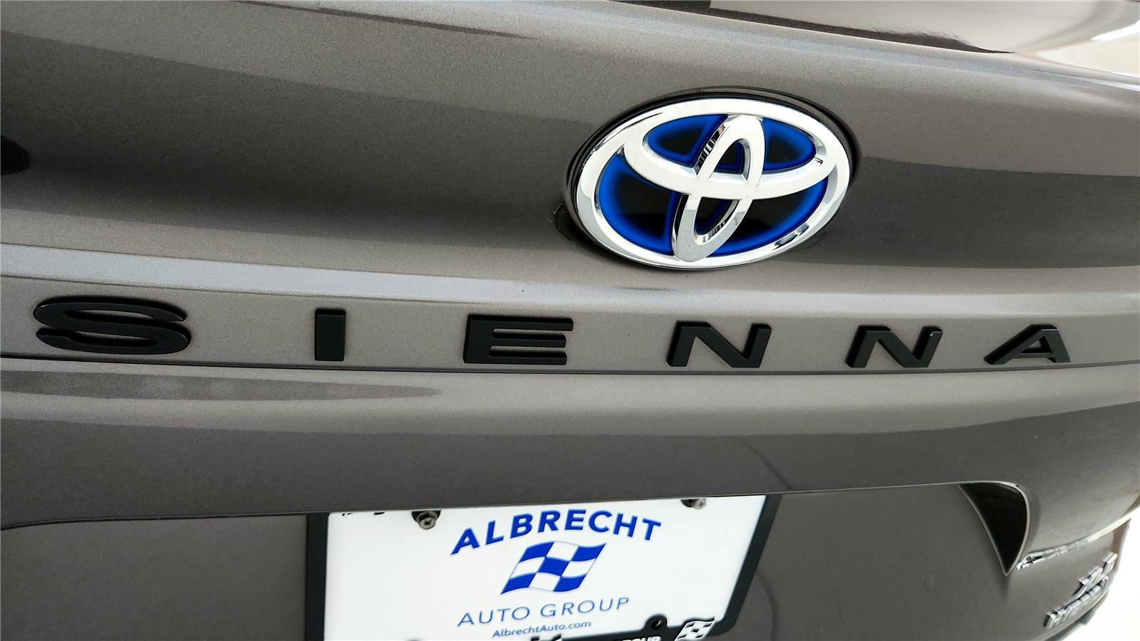 Used 2024 Toyota Sienna XLE image 13