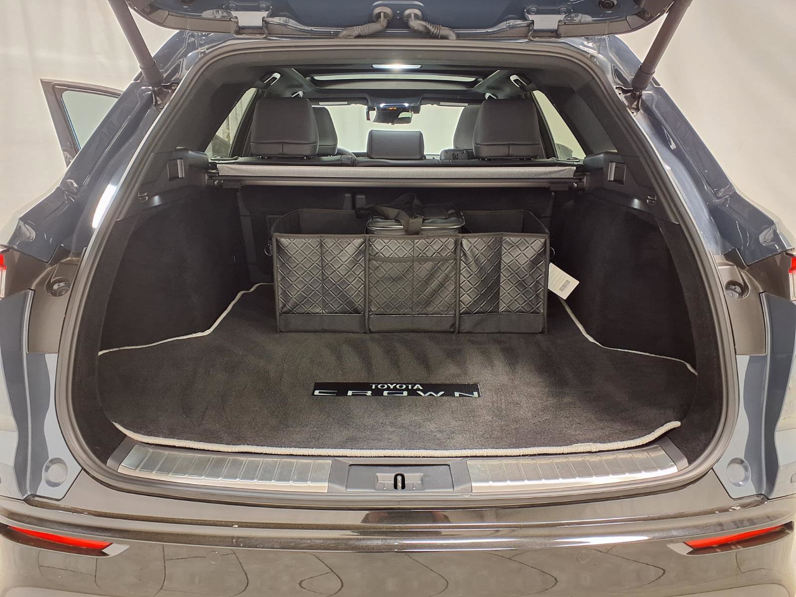 Used 2025 Toyota Crown Signia w/ Advanced Technology Package image 28