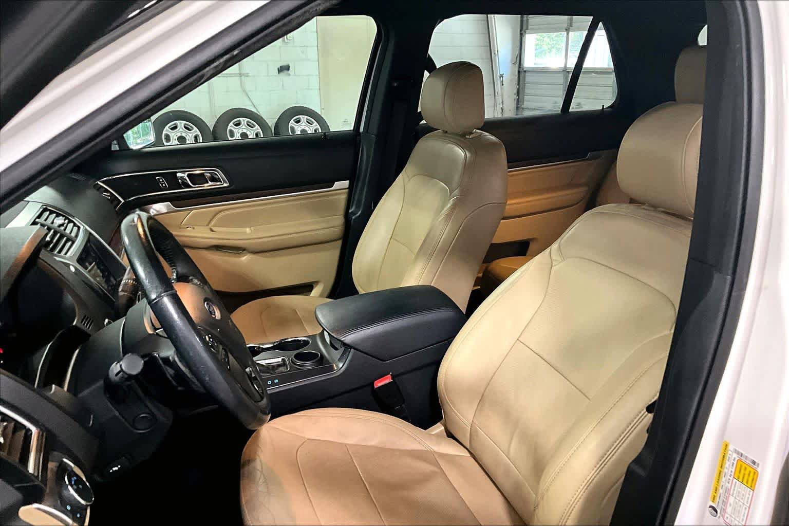 Used 2017 Ford Explorer Limited FWD image 8