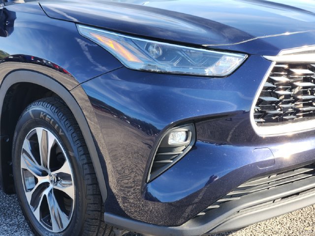 Certified 2022 Toyota Highlander XLE AWD/4WD image 7