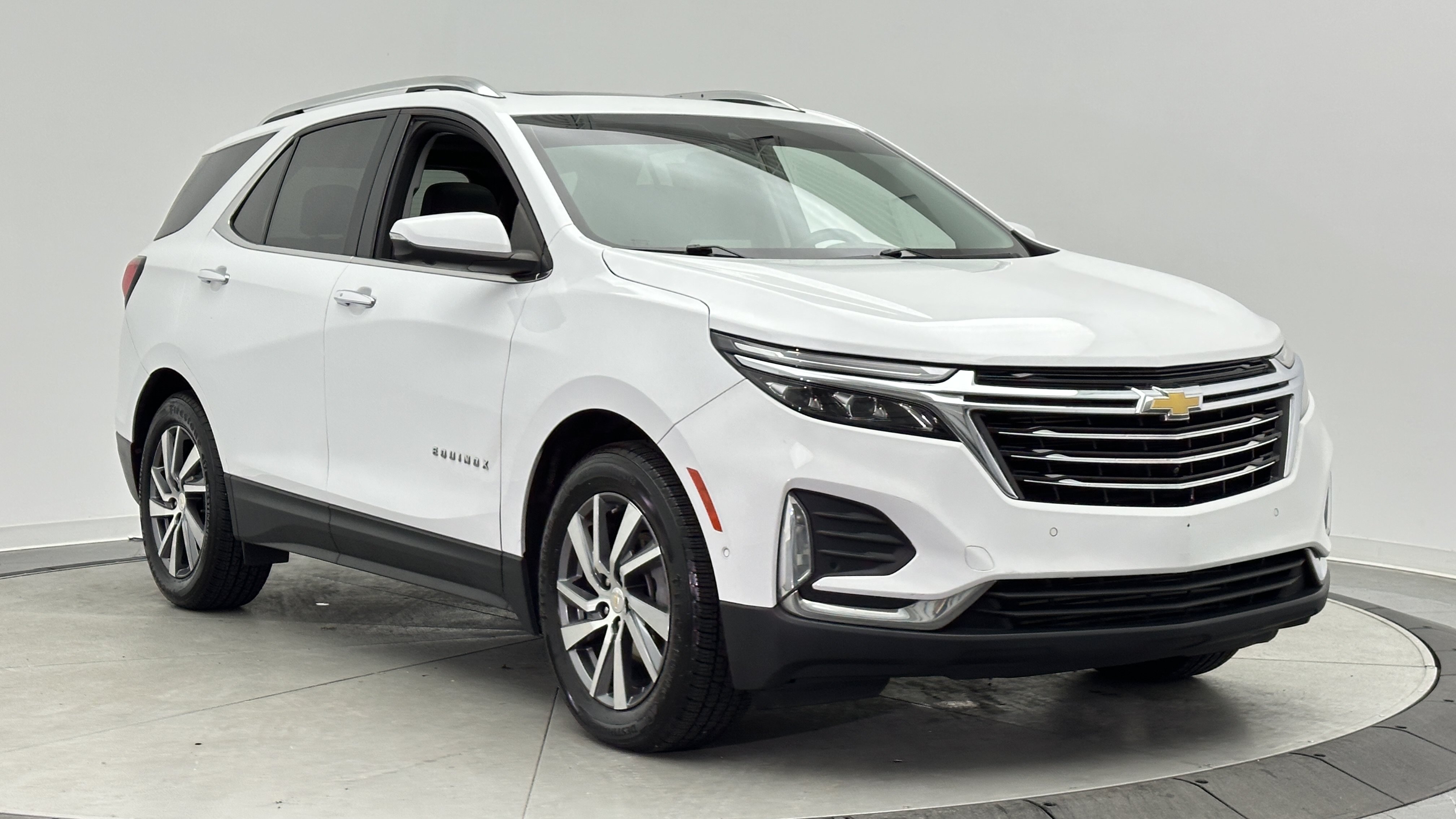 Used 2022 Chevrolet Equinox Premier FWD image 3