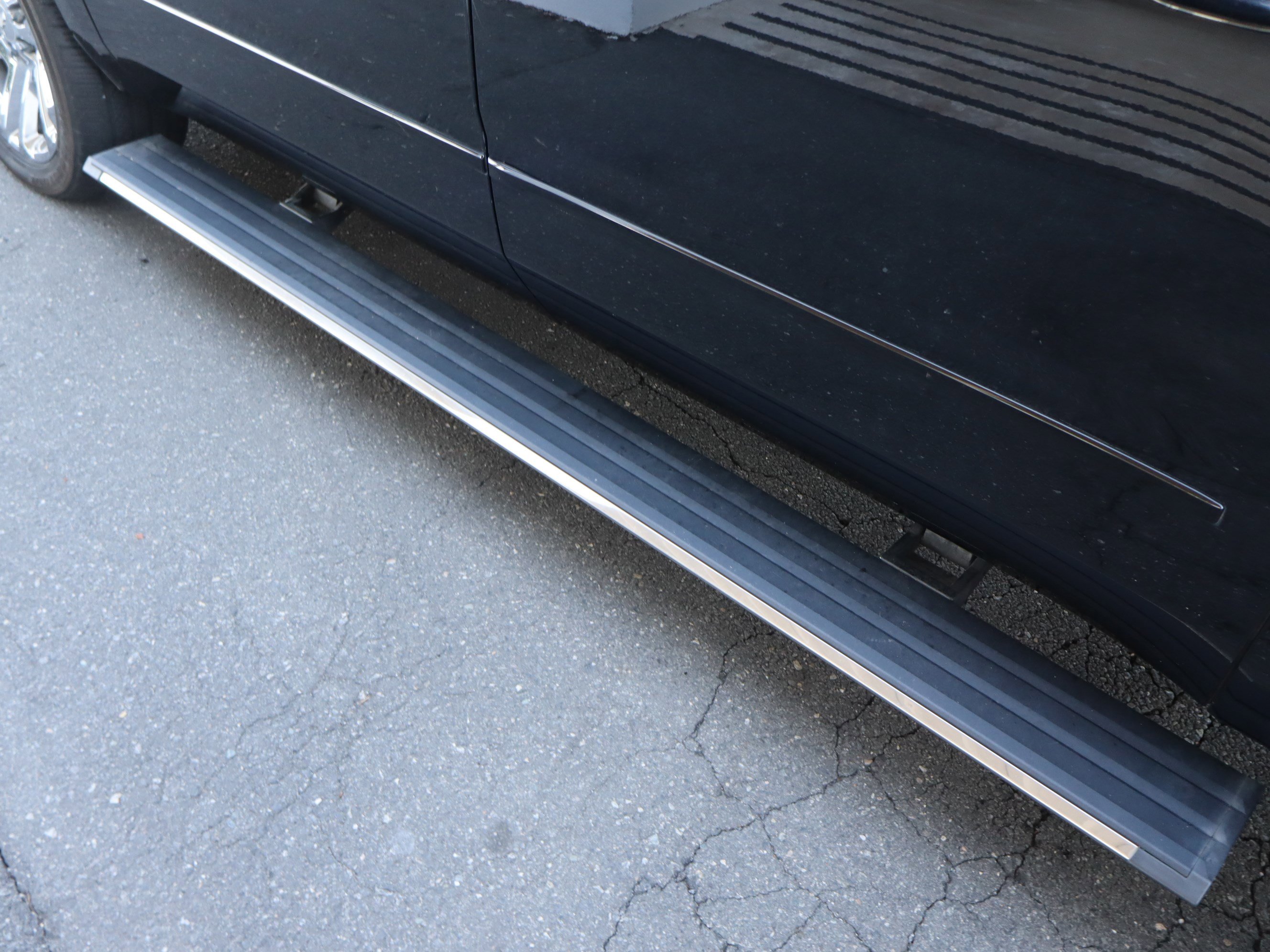 Used 2020 Chevrolet Suburban Premier w/ Premier Plus Edition image 13