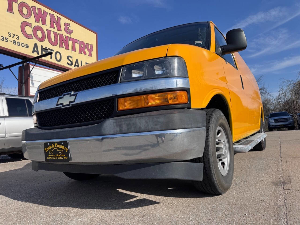 Used 2019 Chevrolet Express 2500 w/ Driver Convenience Package image 1