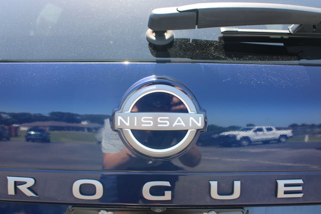 Used 2024 Nissan Rogue SV AWD/4WD image 14