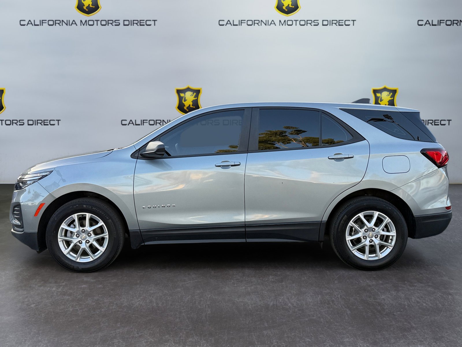Used 2023 Chevrolet Equinox LS image 2