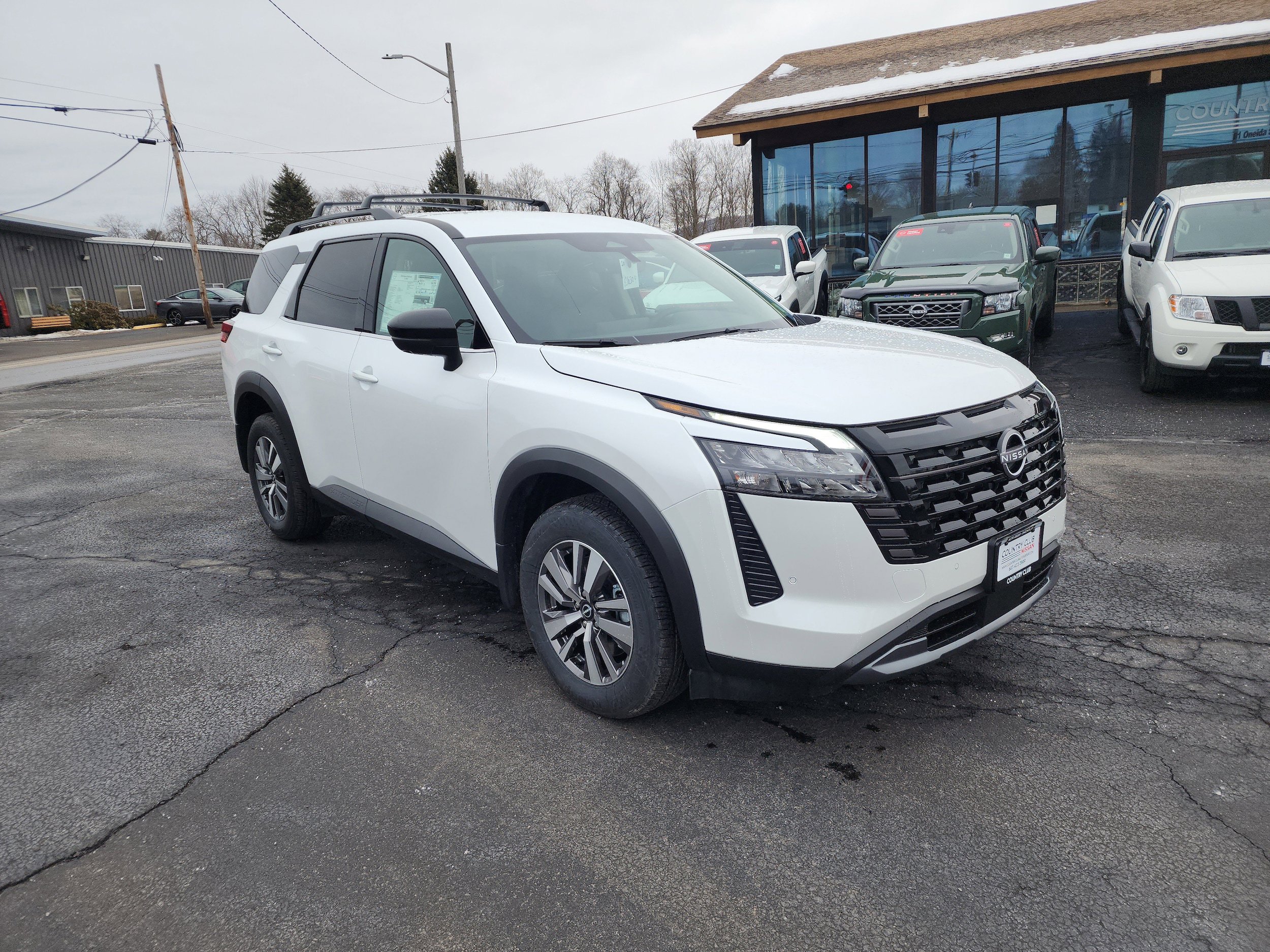 New 2026 Nissan Pathfinder SL image 1