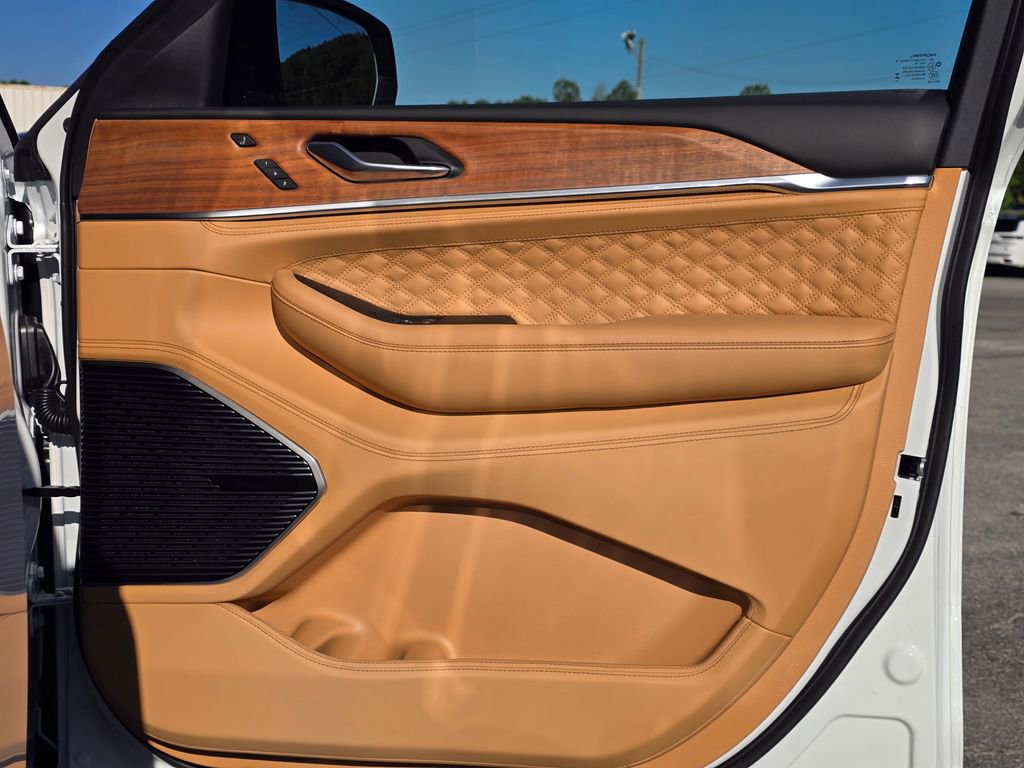 New 2025 Jeep Grand Cherokee Summit image 36