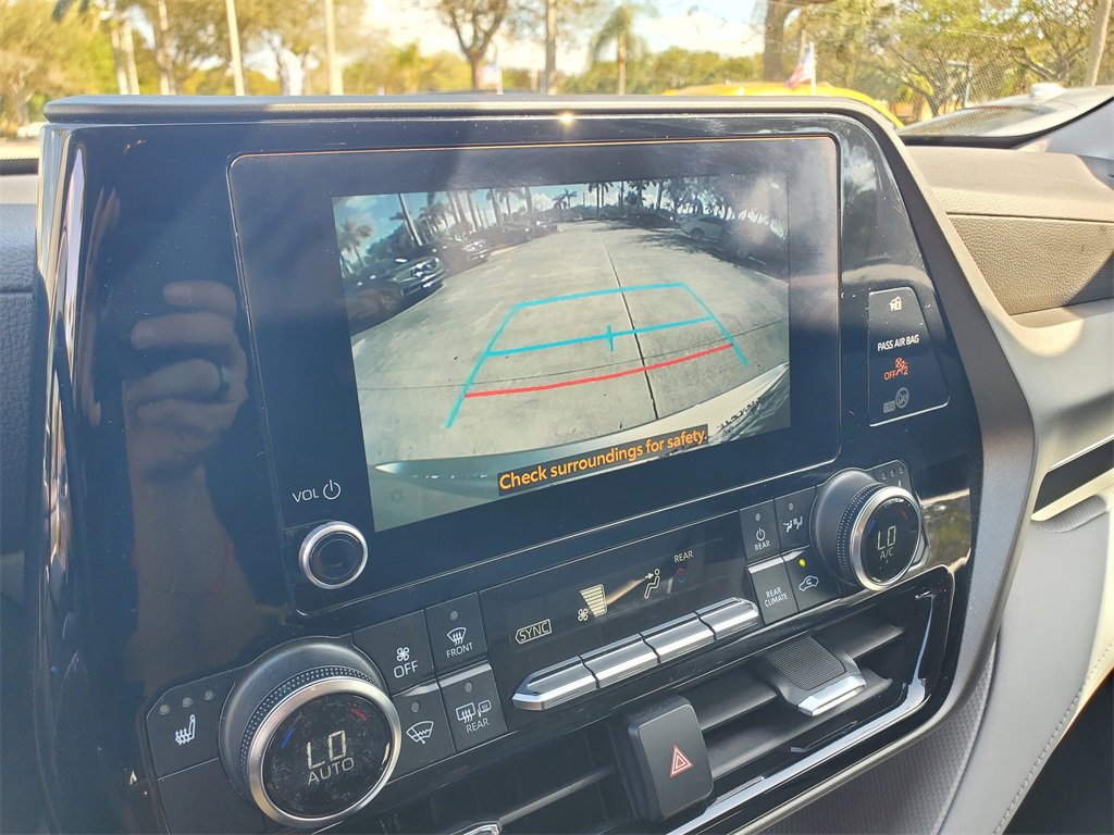Used 2023 Toyota Highlander XLE image 31