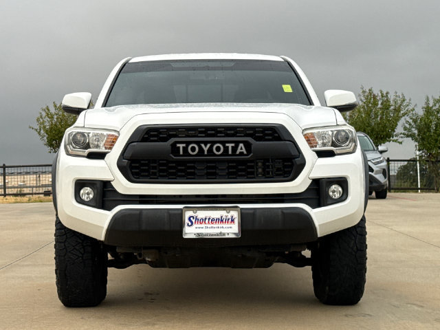 Used 2017 Toyota Tacoma TRD Off-Road AWD/4WD image 2