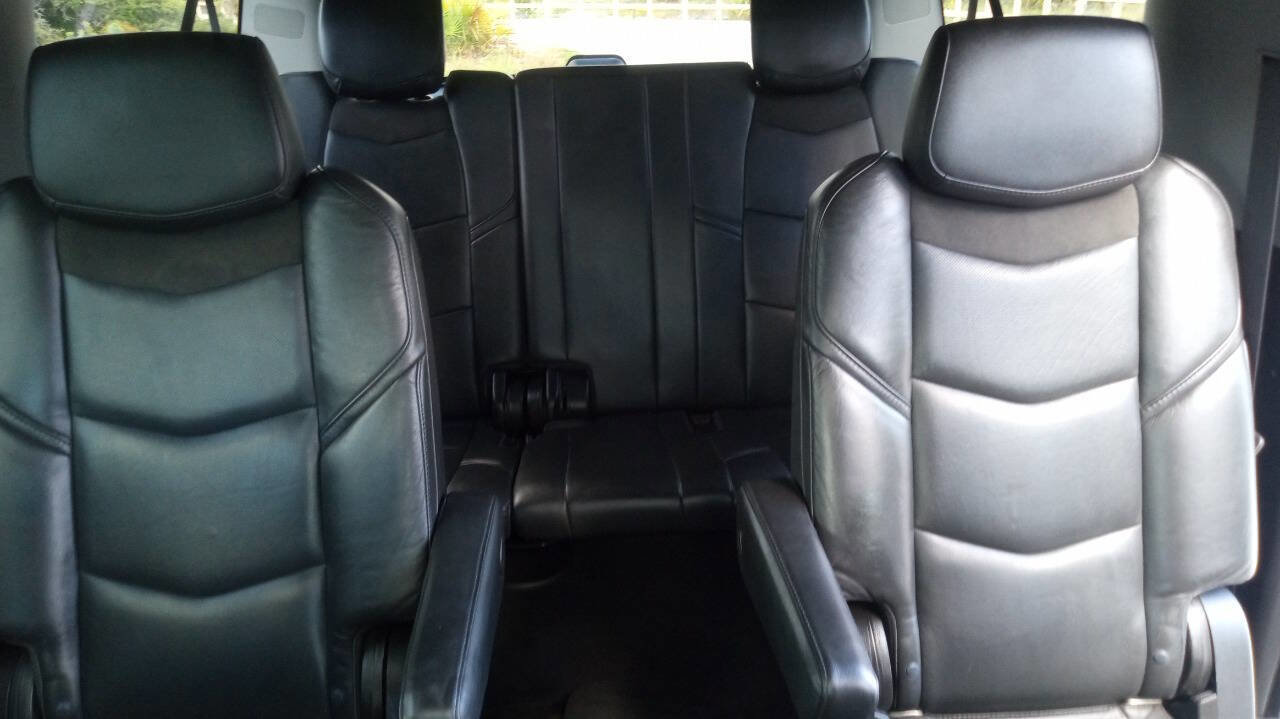 Used 2017 Cadillac Escalade ESV Luxury image 14