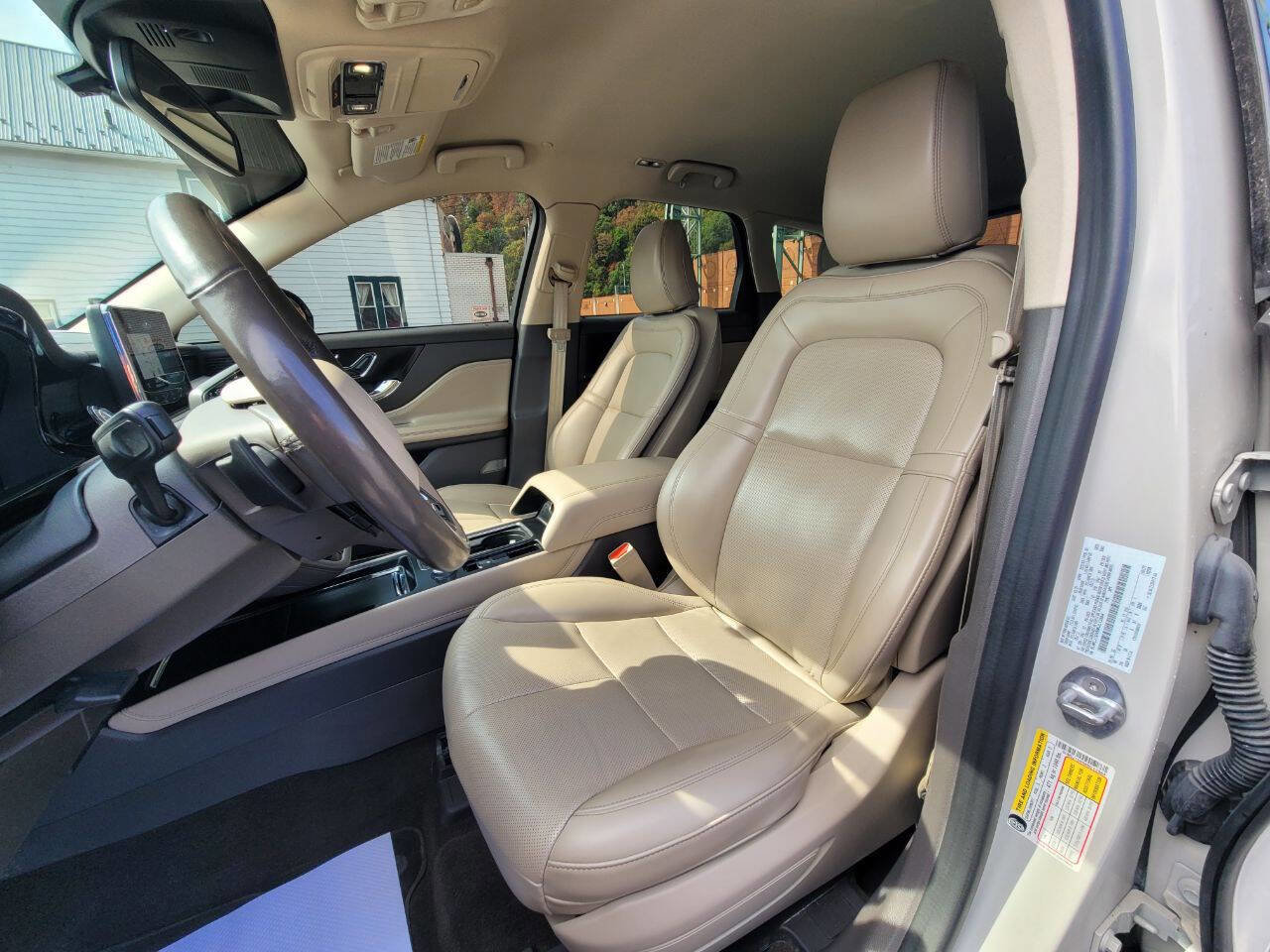 Used 2021 Lincoln Corsair AWD w/ Equipment Group 101A image 17