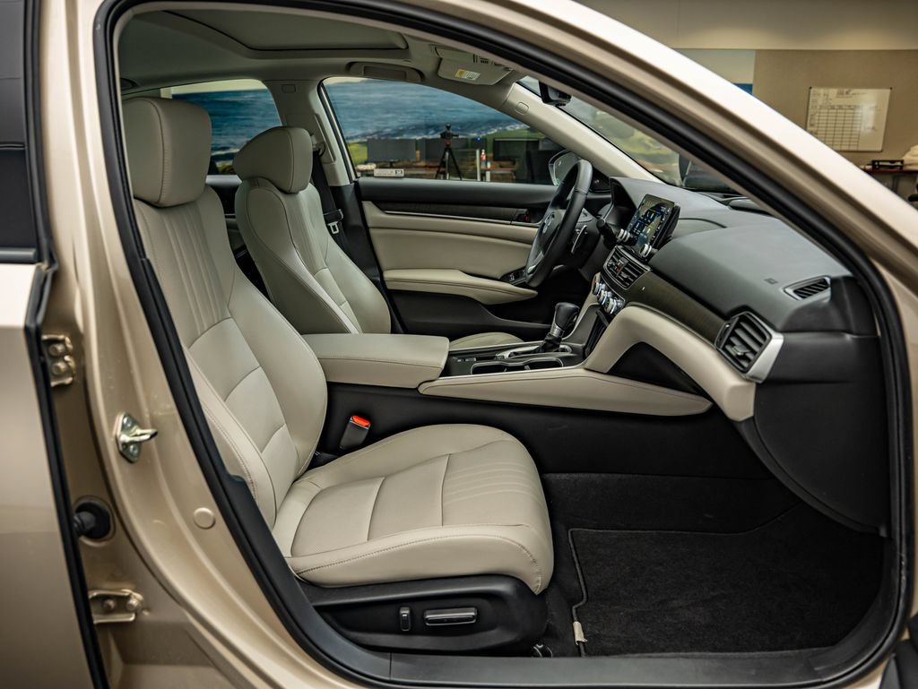 Used 2018 Honda Accord Touring image 35