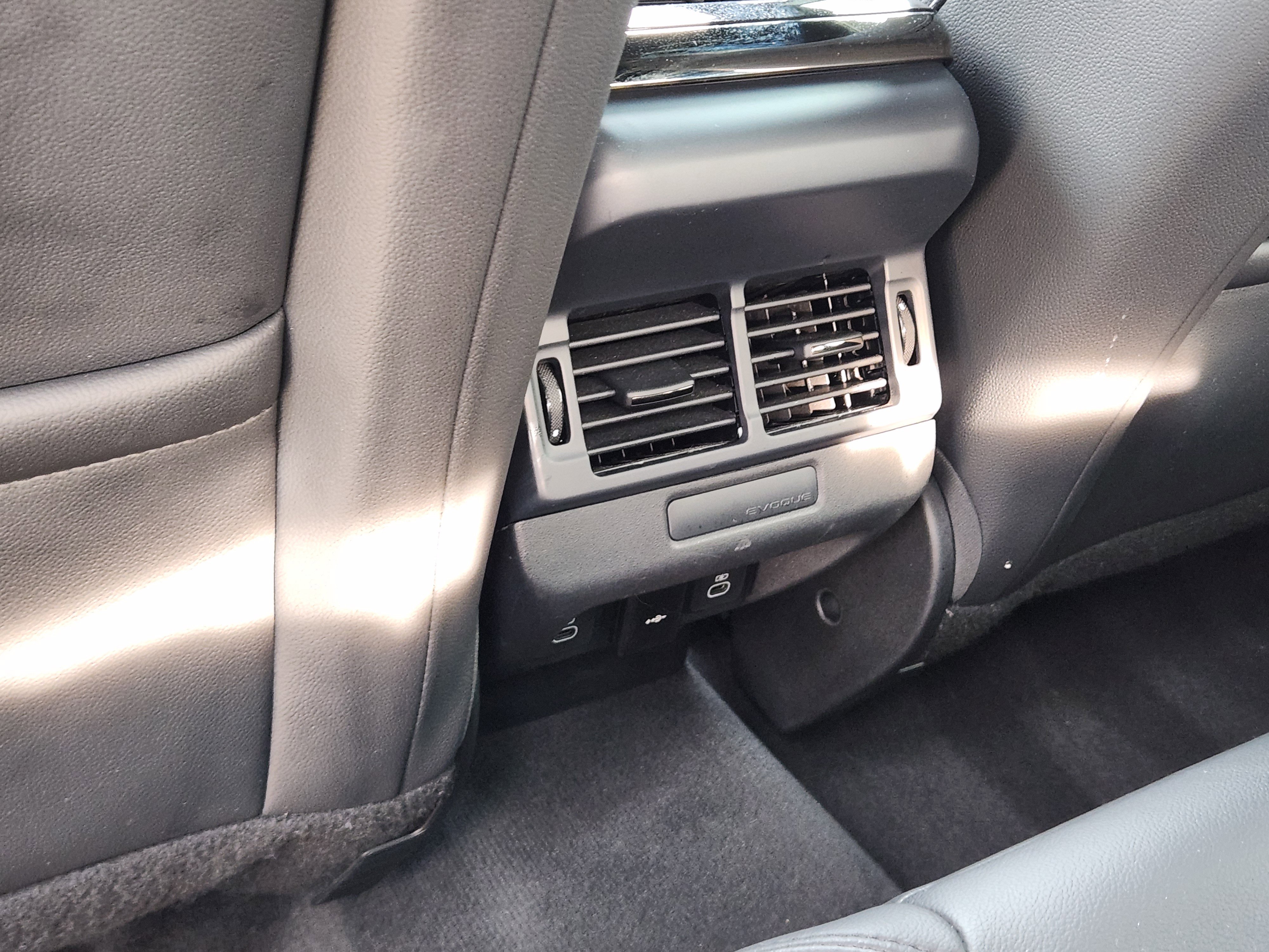 Used 2025 Land Rover Range Rover Evoque Dynamic SE image 32