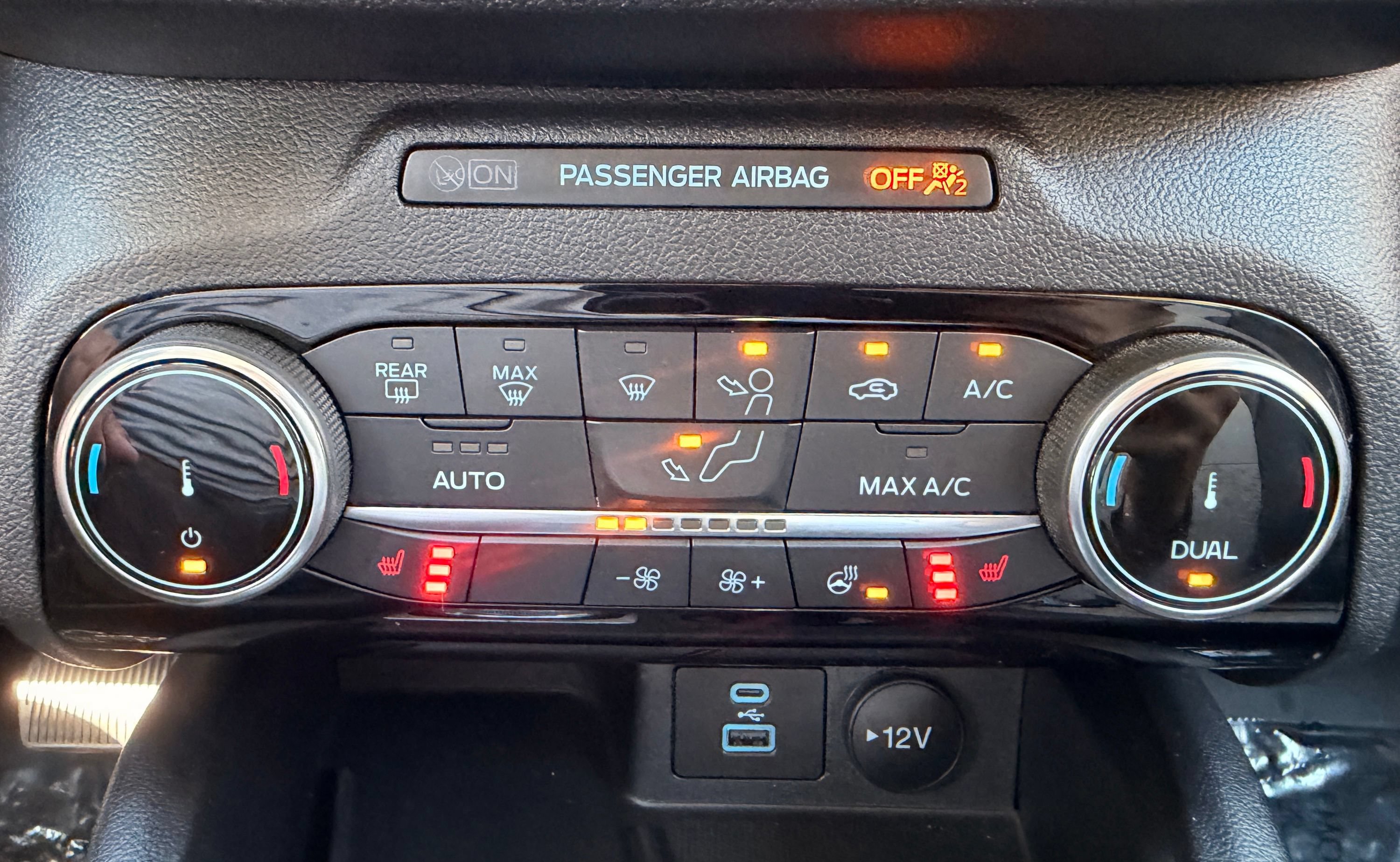 Used 2022 Ford Escape Titanium w/ Titanium Premium Package FWD image 30