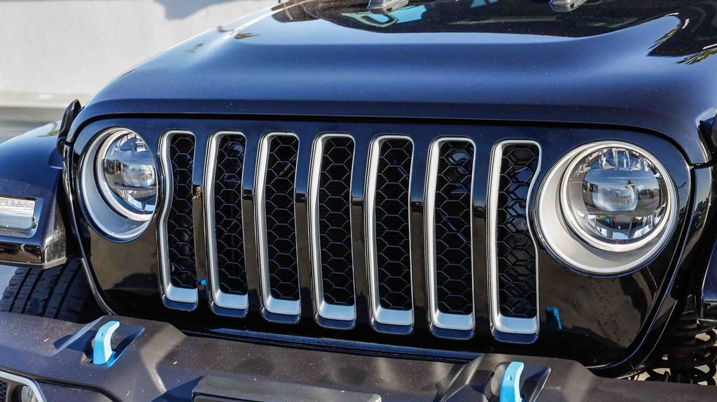 Used 2023 Jeep Wrangler Unlimited Sahara w/ Cold Weather Group image 6