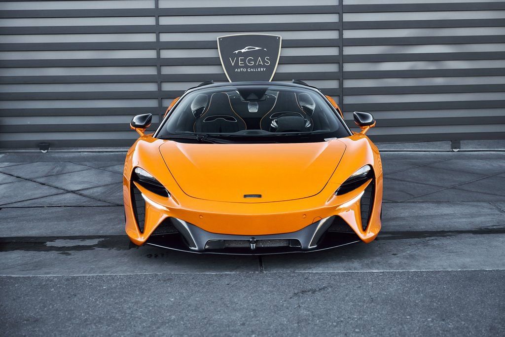 Used 2025 McLaren Artura Spider RWD image 25