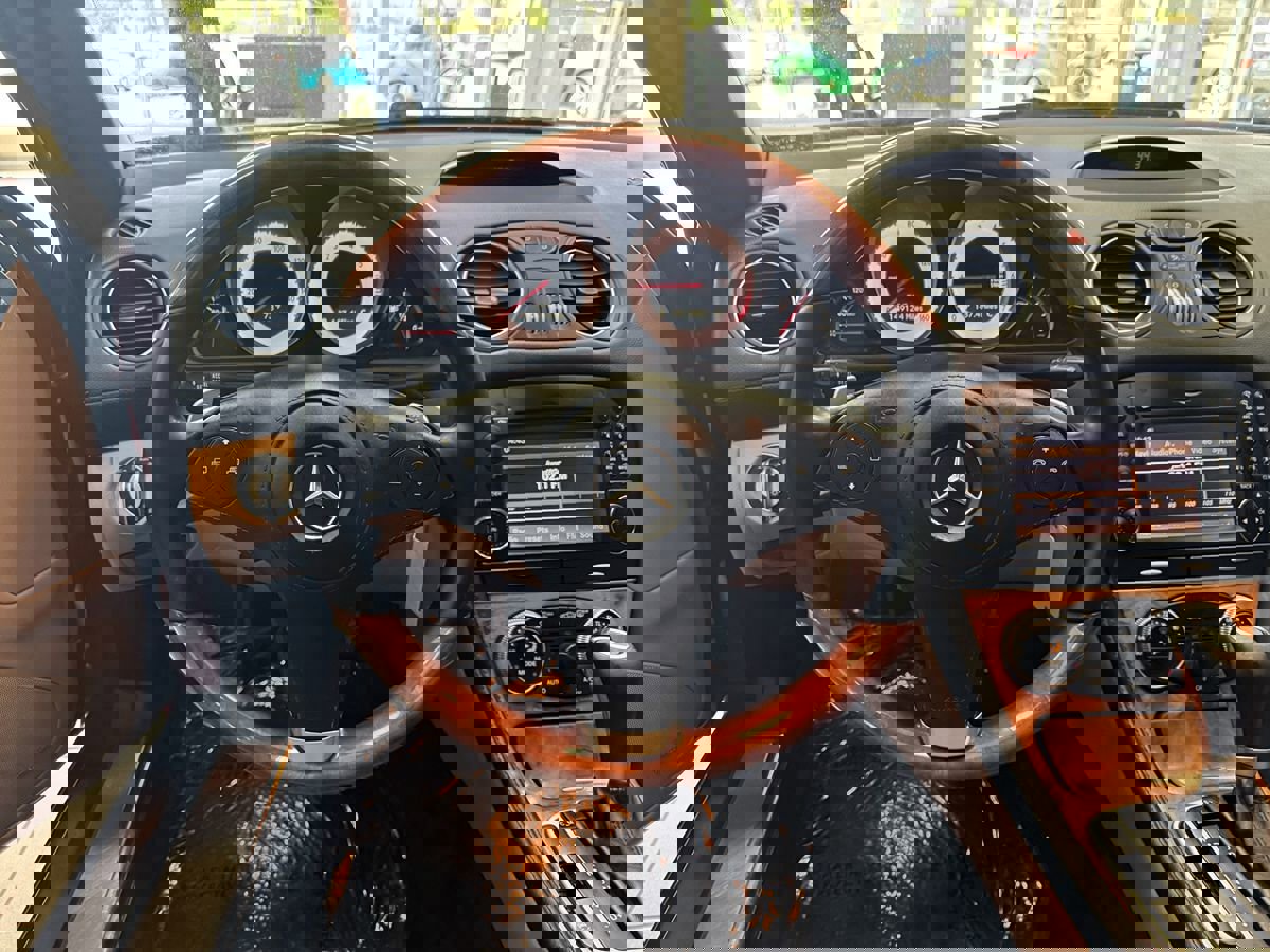 Used 2011 Mercedes-Benz SL 550 image 32