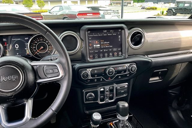 Used 2023 Jeep Gladiator Overland AWD/4WD image 9