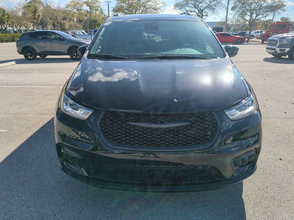 New 2026 Chrysler Pacifica Limited image 3