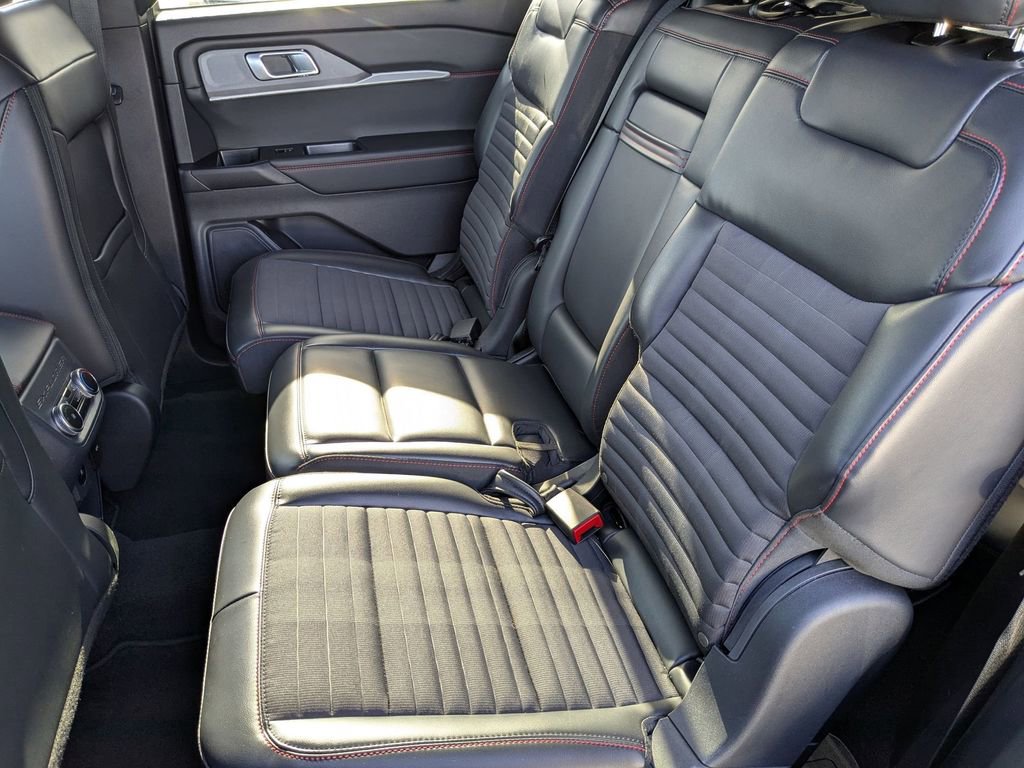 Used 2025 Ford Explorer ST-Line w/ ST-Line Street Pack AWD/4WD image 27