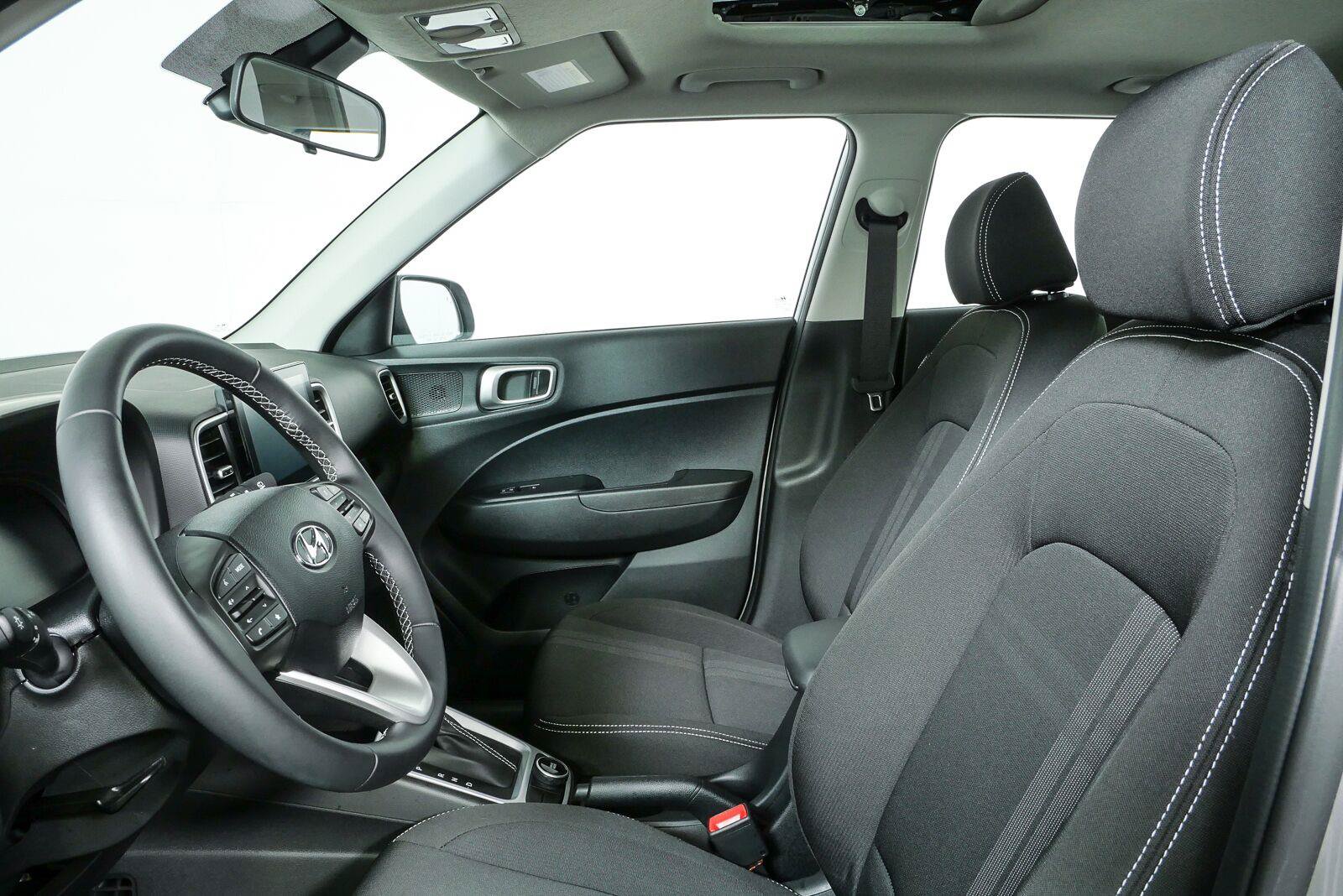 Used 2023 Hyundai Venue SEL w/ Cargo Package FWD image 5