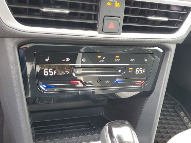 Certified 2025 Volkswagen Taos SE w/ Panoramic Sunroof Package image 21