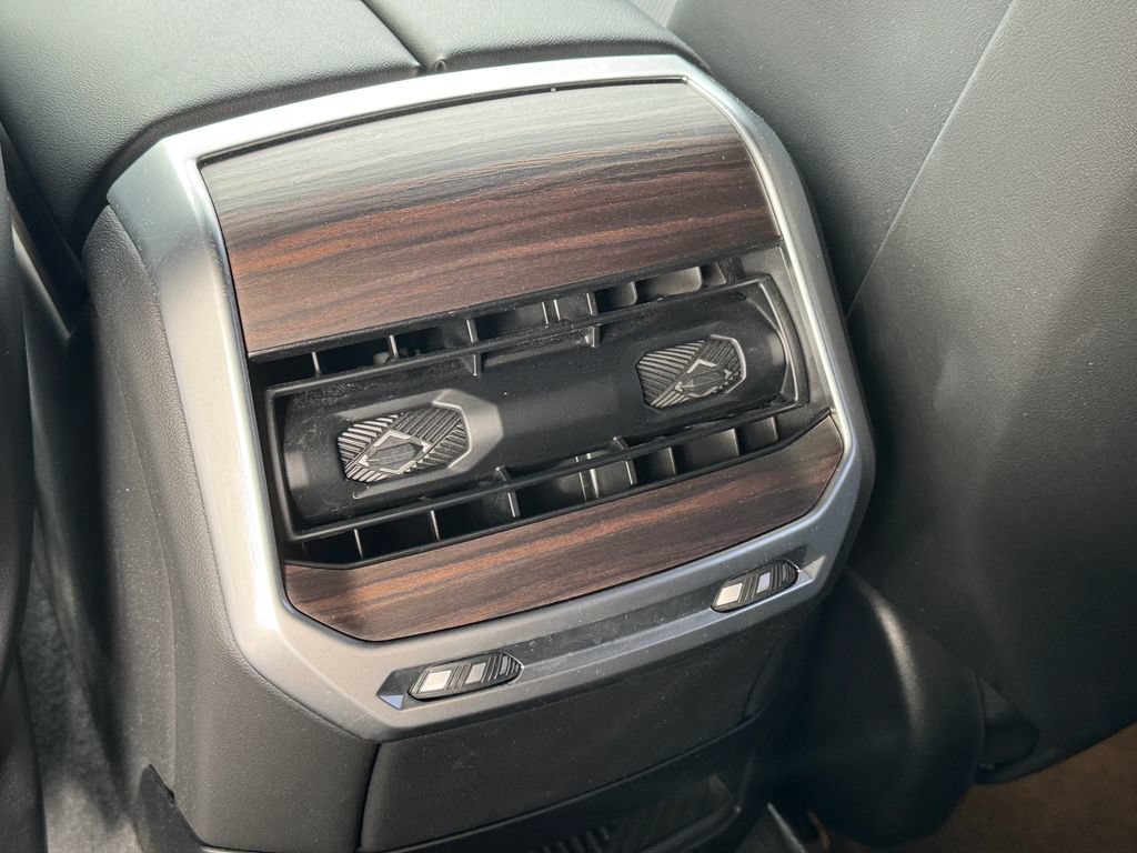 Used 2023 BMW 740i w/ Parking Assistance Package RWD image 33