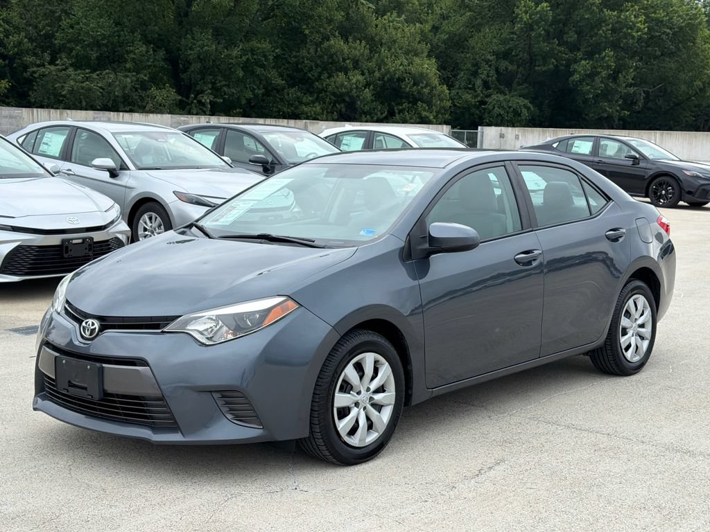 Used 2016 Toyota Corolla LE FWD image 2