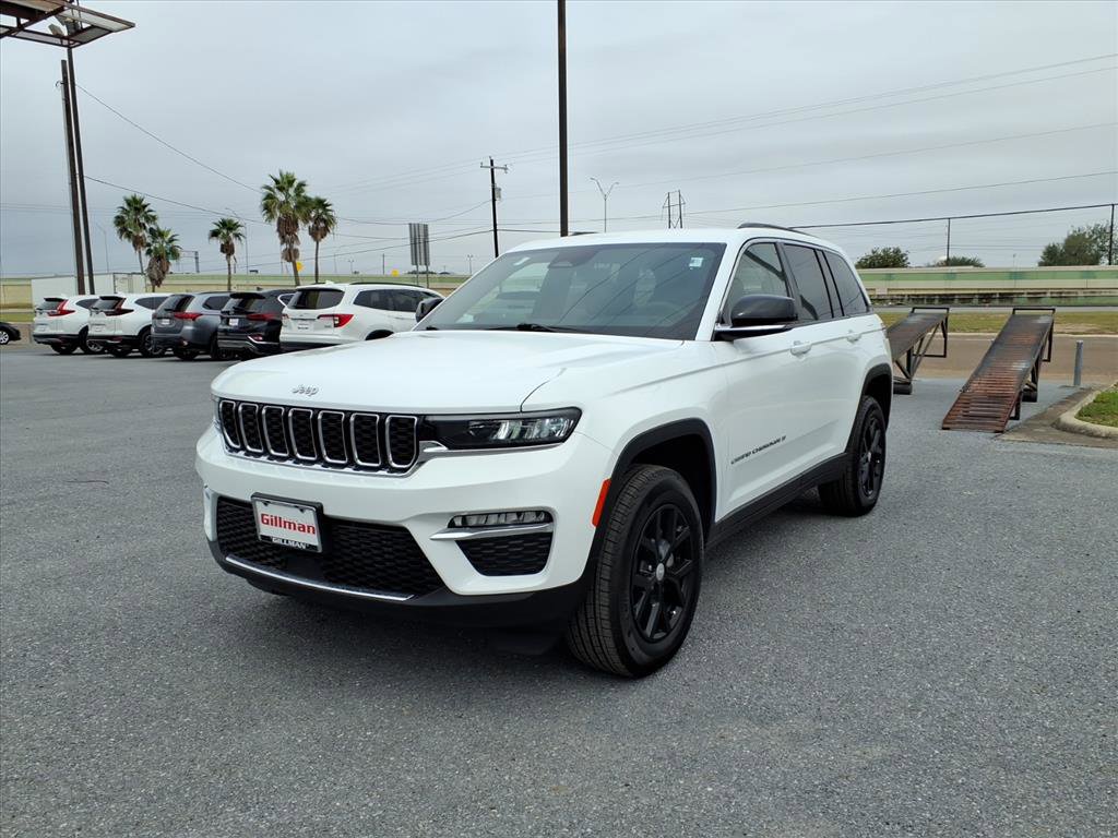 Used 2025 Jeep Grand Cherokee Limited image 4