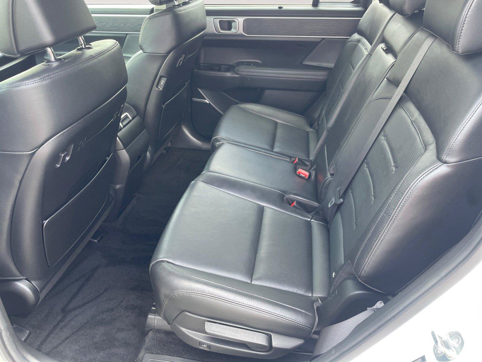 Used 2025 Hyundai Santa Fe Limited AWD/4WD image 13