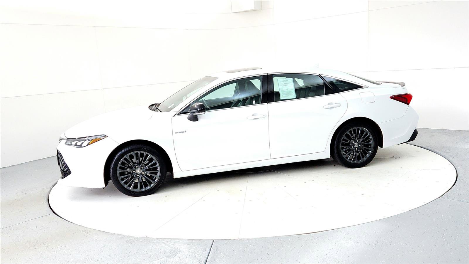 Certified 2020 Toyota Avalon XSE image 3