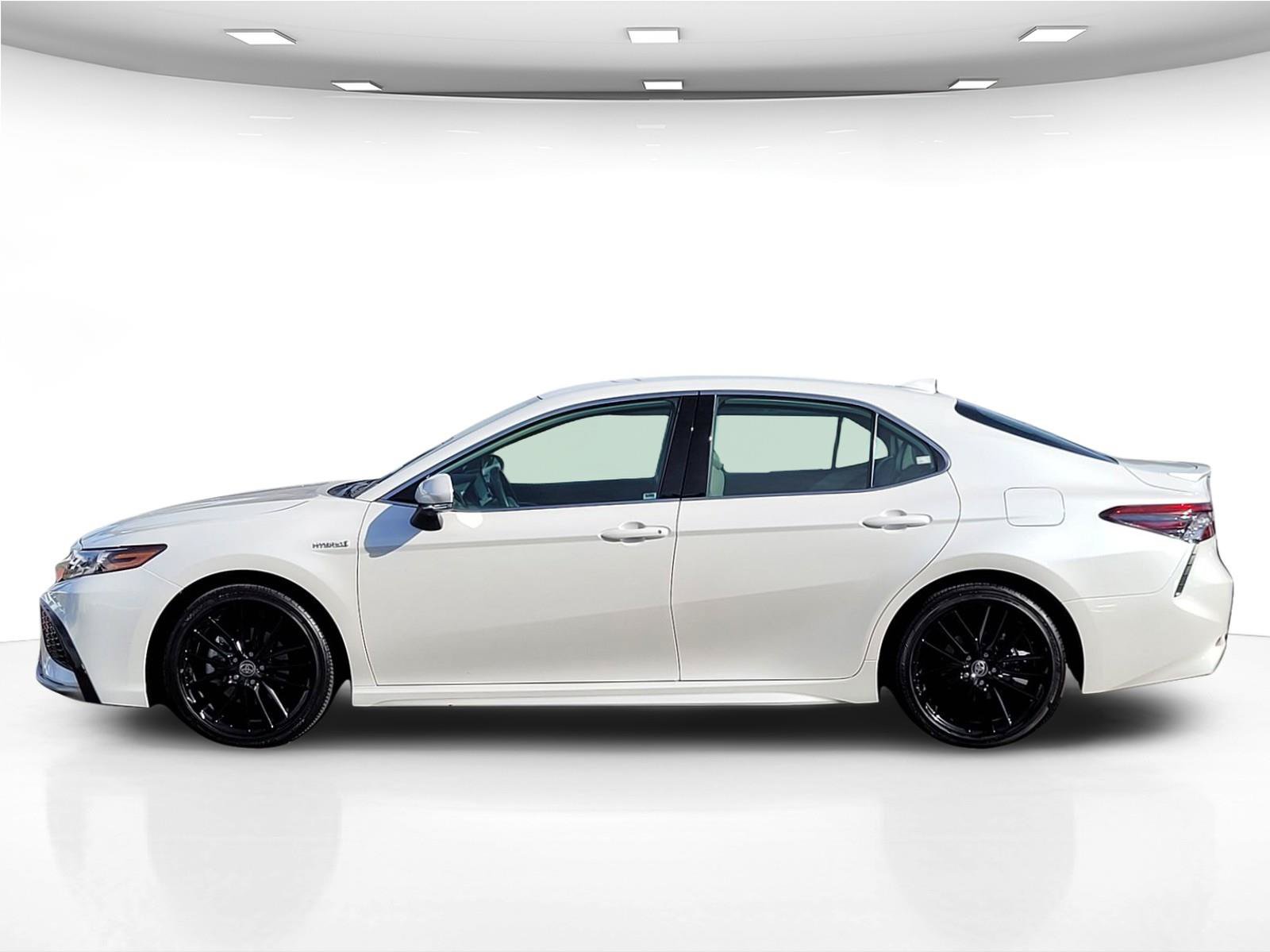 Used 2021 Toyota Camry XSE FWD image 9