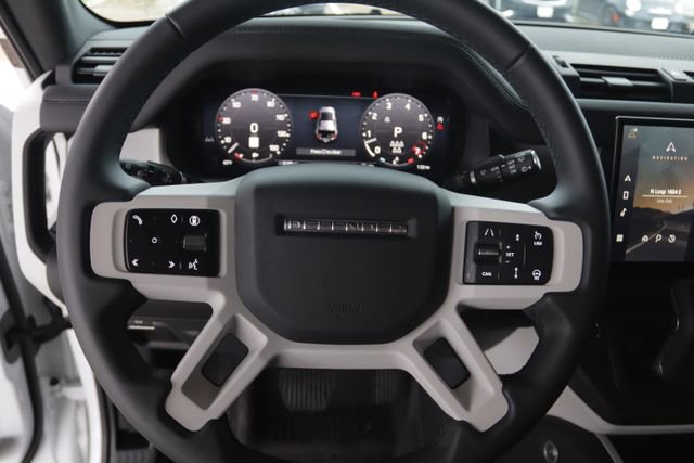 Used 2025 Land Rover Defender 110 X-Dynamic SE image 10