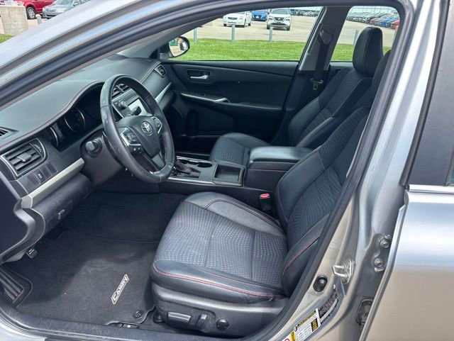 Used 2015 Toyota Camry SE FWD image 6