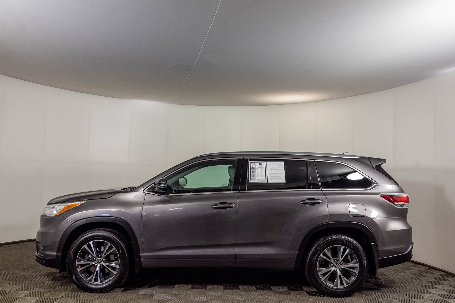 Used 2016 Toyota Highlander XLE AWD/4WD image 21
