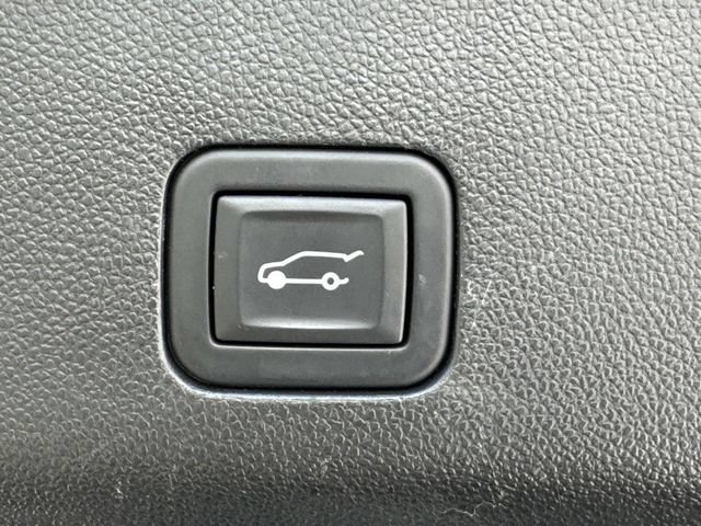 Used 2023 Cadillac Escalade Luxury RWD image 13