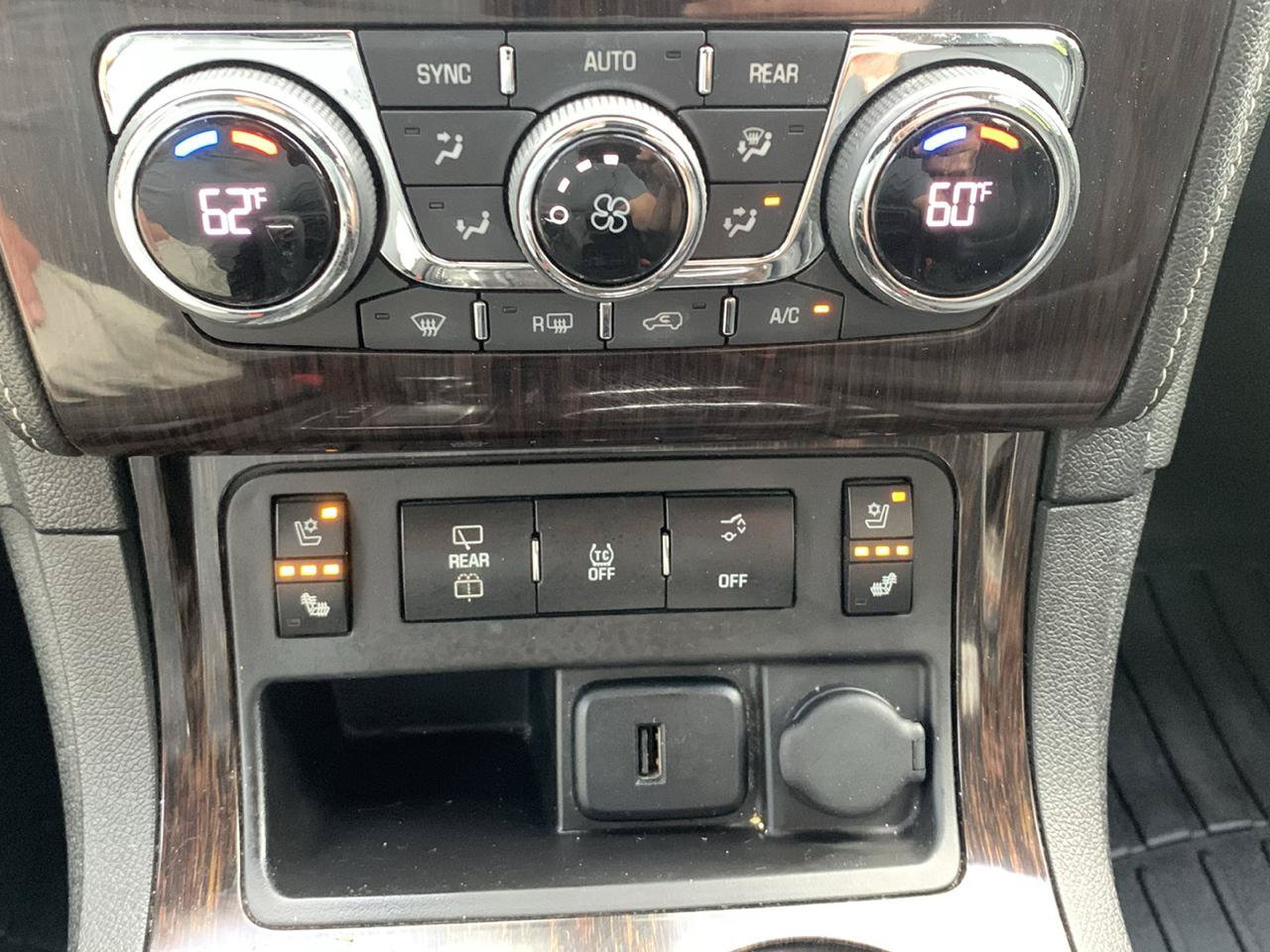 Used 2015 Chevrolet Traverse LTZ AWD/4WD image 16