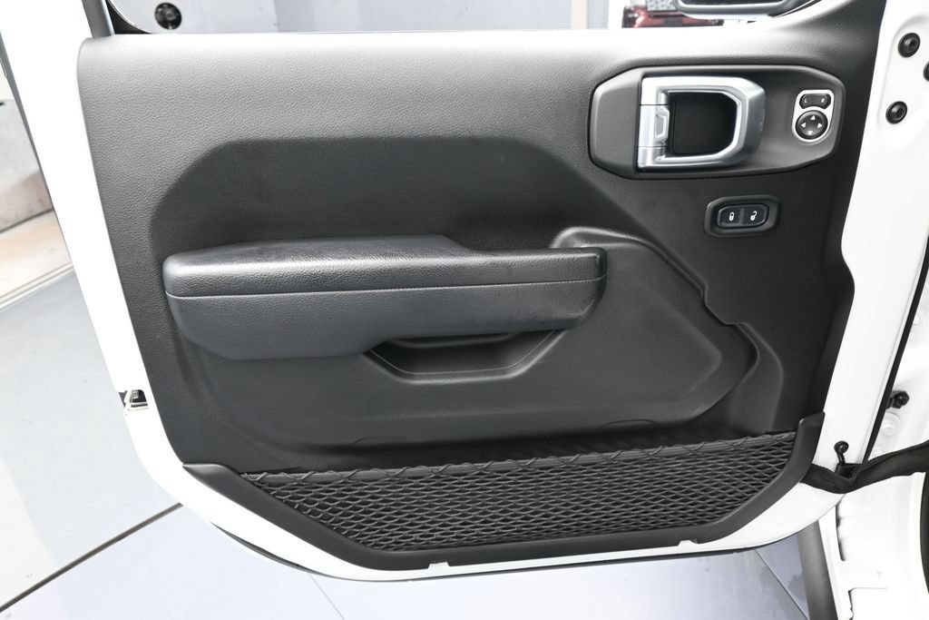Used 2024 Jeep Gladiator Sport AWD/4WD image 12
