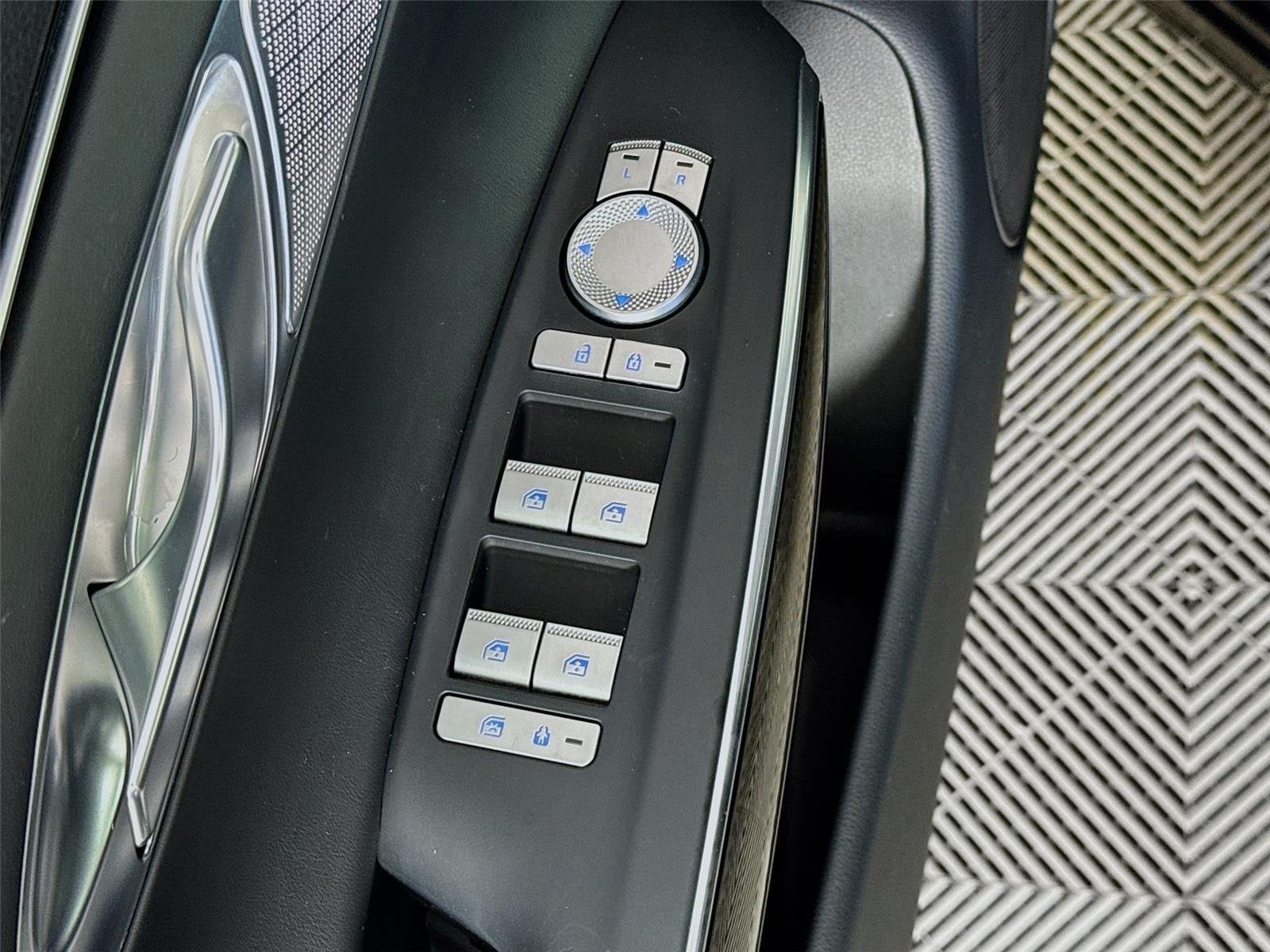 Certified 2022 Genesis GV70 2.5T AWD/4WD image 19
